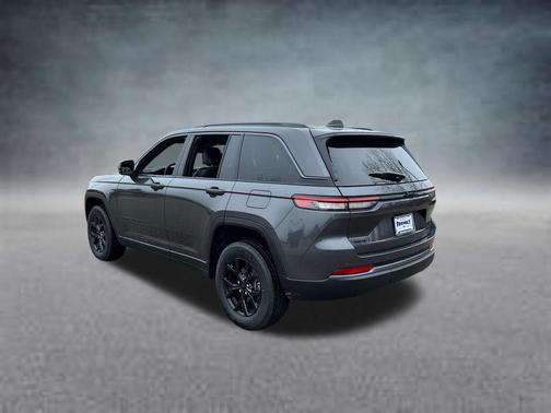 Baltic Gray Metallic Clearcoat 2026 Jeep Grand Cherokee Altitude
