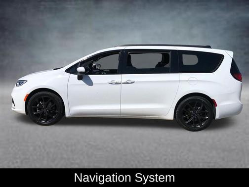 Bright White Clearcoat 2023 Chrysler Pacifica Touring L