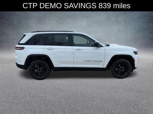 Bright White Clearcoat 2026 Jeep Grand Cherokee Altitude