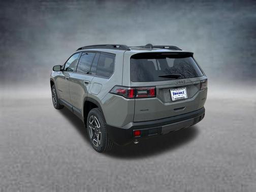 Sting-Gray Clearcoat 2026 Jeep Cherokee Laredo 4x4