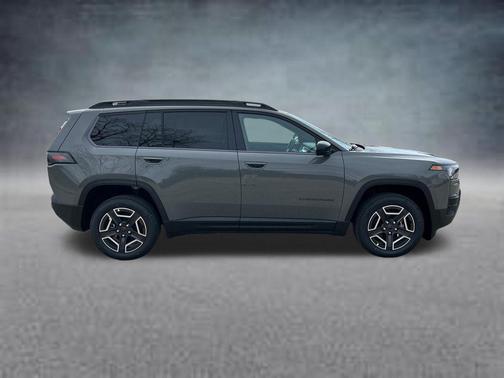Sting-Gray Clearcoat 2026 Jeep Cherokee Laredo 4x4
