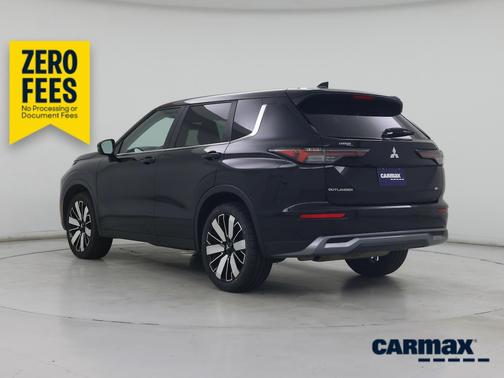 Black 2025 Mitsubishi Outlander SE