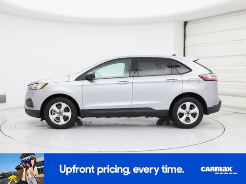 Silver 2022 Ford Edge SE