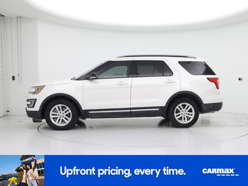 White 2017 Ford Explorer XLT