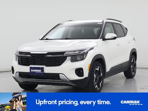 White 2025 Kia Seltos S