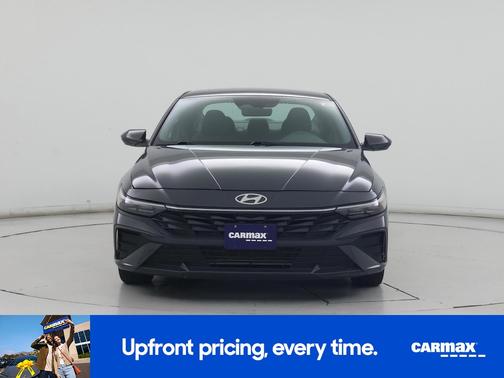 Gray 2024 Hyundai ELANTRA SE