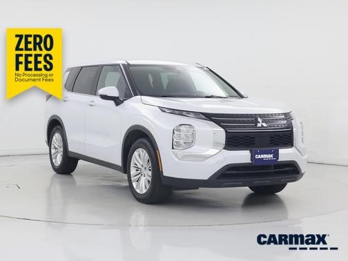 White 2023 Mitsubishi Outlander ES