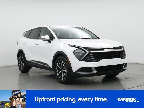 White 2023 Kia Sportage EX