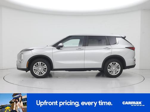 Silver 2024 Mitsubishi Outlander ES