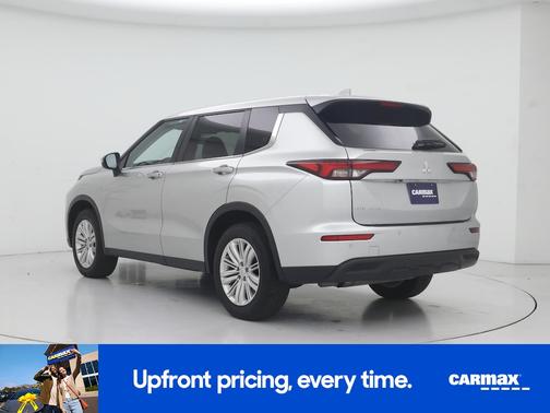 Silver 2024 Mitsubishi Outlander ES