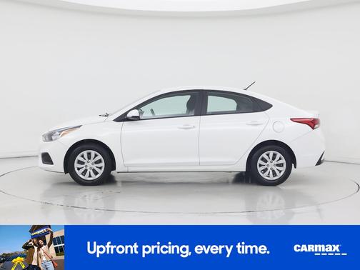 White 2022 Hyundai Accent SE