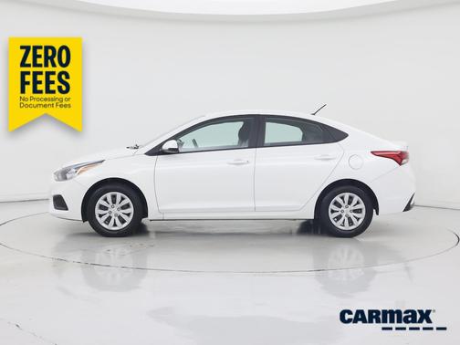 White 2022 Hyundai Accent SE