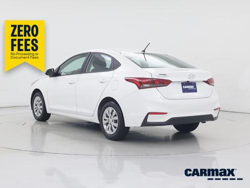 White 2022 Hyundai Accent SE