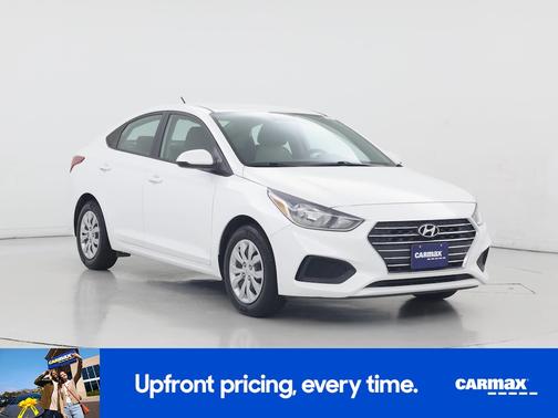 White 2022 Hyundai Accent SE