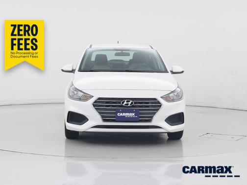 White 2022 Hyundai Accent SE