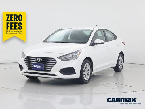 White 2022 Hyundai Accent SE