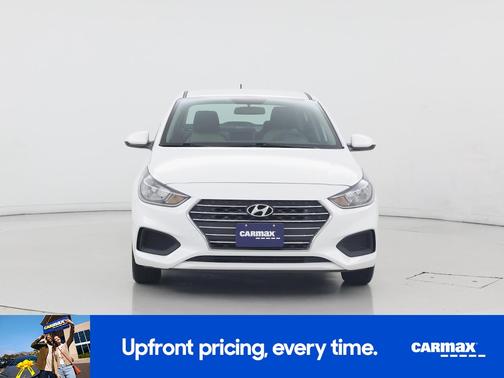 White 2022 Hyundai Accent SE