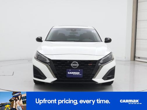 White 2024 Nissan Altima SR