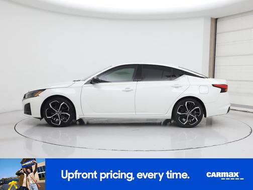 White 2024 Nissan Altima SR