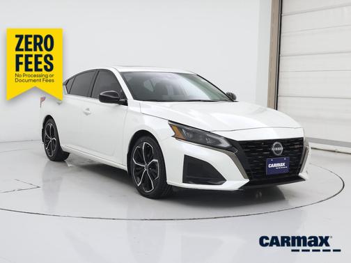 White 2024 Nissan Altima SR