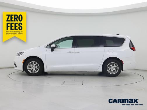 White 2023 Chrysler Pacifica Touring L