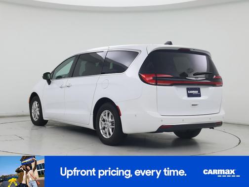White 2023 Chrysler Pacifica Touring L