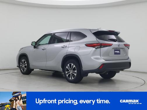 Silver 2021 Toyota Highlander Hybrid XLE