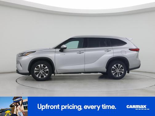 Silver 2021 Toyota Highlander Hybrid XLE