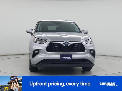 Silver 2021 Toyota Highlander Hybrid XLE