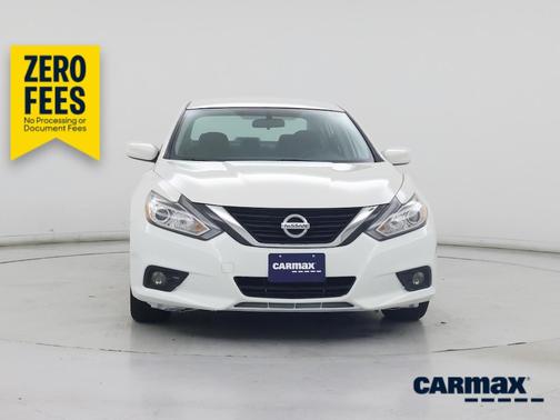 White 2018 Nissan Altima SV