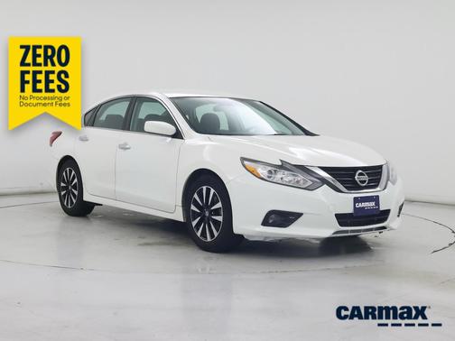 White 2018 Nissan Altima SV