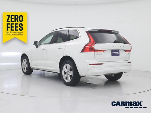 White 2022 Volvo XC60 B5 Momentum