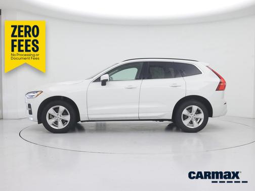 White 2022 Volvo XC60 B5 Momentum