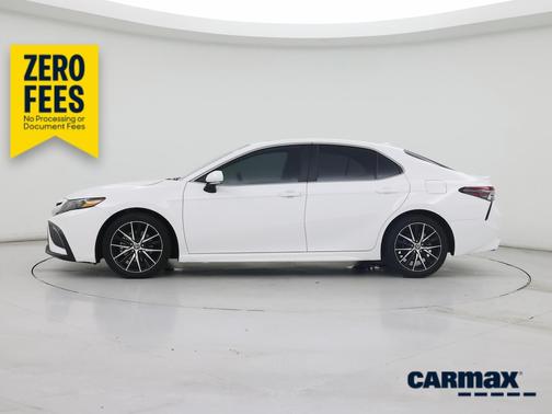 White 2023 Toyota Camry Hybrid SE