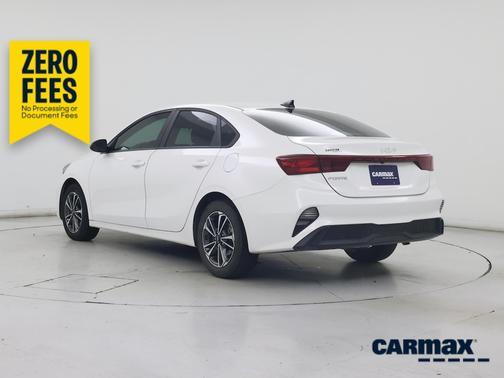 White 2024 Kia Forte LXS