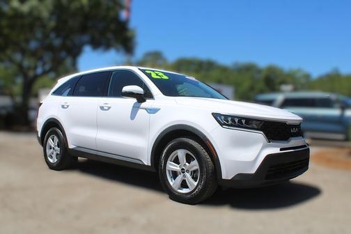 White Pearl 2023 Kia Sorento LX