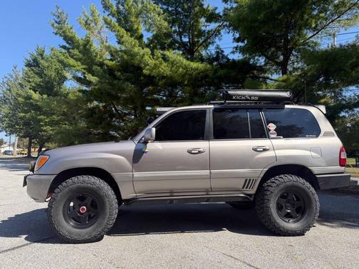 2004 Toyota Land Cruiser Base