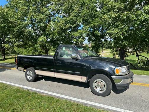 1997 Ford F-150 Base 2dr Standard Cab LB