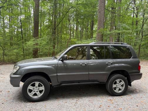 2003 Lexus LX 470 Base