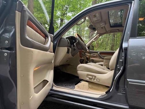 2003 Lexus LX 470 Base