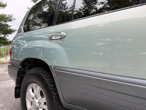 2003 Lexus LX 470 Base