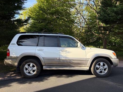 2004 Toyota Land Cruiser Base