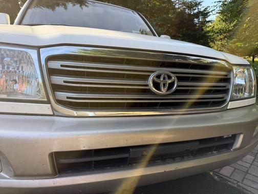 2004 Toyota Land Cruiser Base