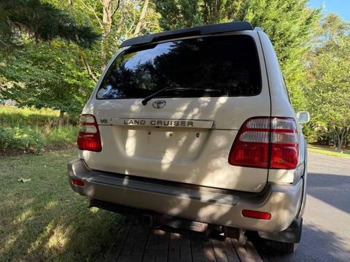 2004 Toyota Land Cruiser Base