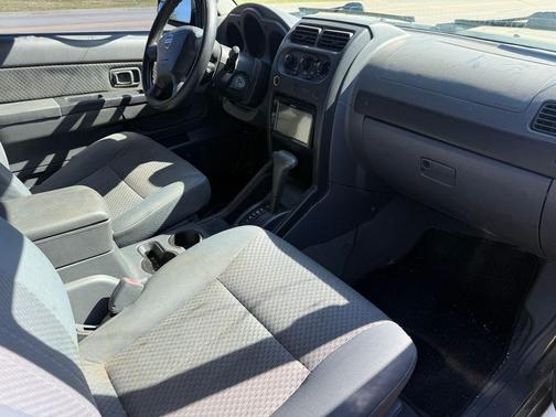 Canteen Metallic 2004 Nissan Xterra XE