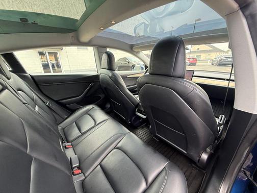 Deep Blue Metallic 2022 Tesla Model 3 Standard Range