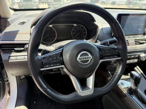 2020 Nissan Altima SR FWD