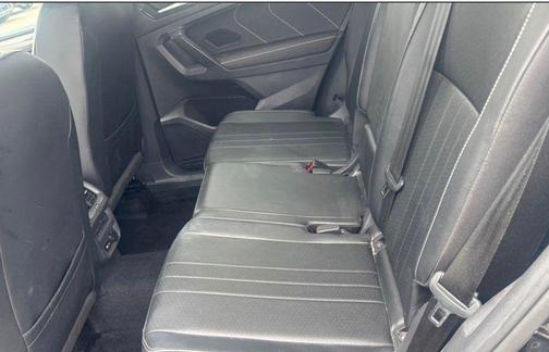 Deep Black Pearl 2022 Volkswagen Tiguan 2.0T SE 4MOTION