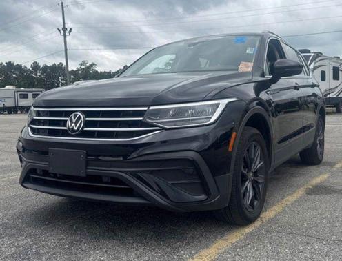 Deep Black Pearl 2022 Volkswagen Tiguan 2.0T SE 4MOTION