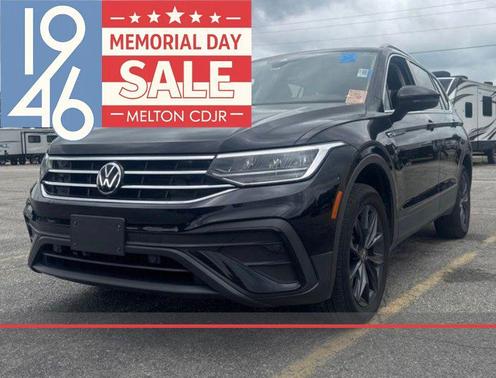 Deep Black Pearl 2022 Volkswagen Tiguan 2.0T SE 4MOTION